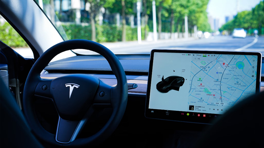 Onde estaria um rastreador GPS em um carro